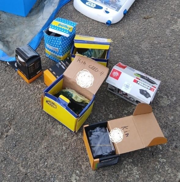 Pièces voiture neuve, Enlèvement