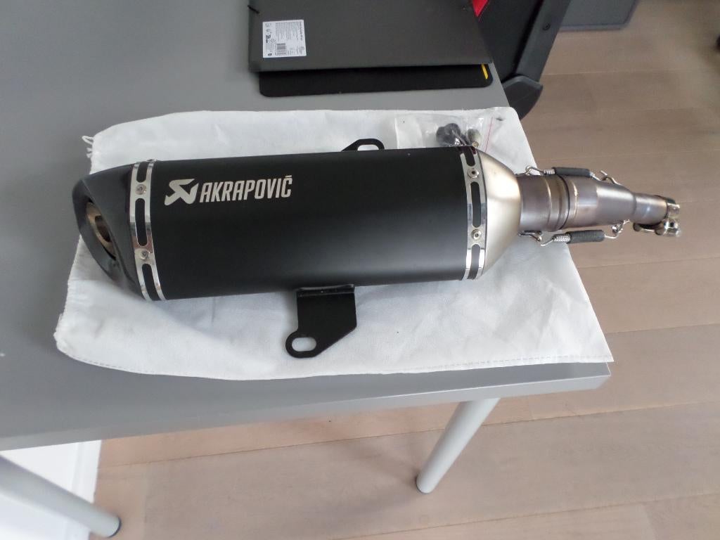 Pot d'échappement antidérapant Akropovic Honda ADV 350, Motos, 350 cm³, Scooter, Particulier, 12 à 35 kW