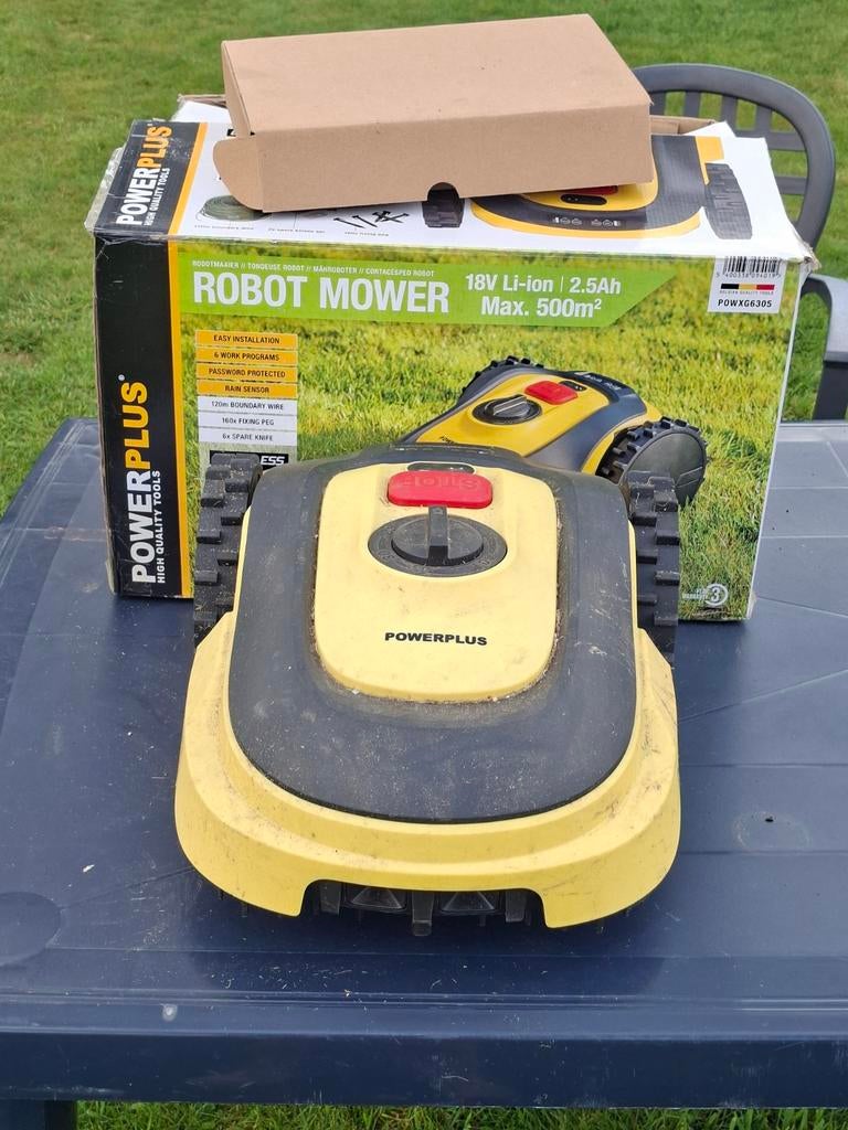 Robot tondeuse PowerPlus avec station de charge