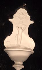 klein wit porseleinen wijwatervat met Christusreliëf, Ophalen of Verzenden
