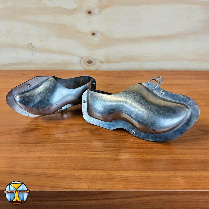 2 sabots en forme de moule à chocolat vintage (sabot) des an, Antiquités & Art, Antiquités | Ustensiles de cuisine, Enlèvement ou Envoi