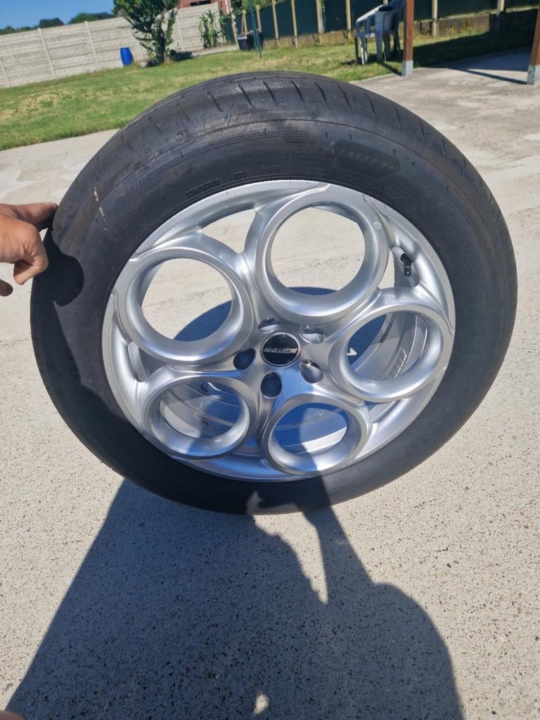 Originele Alfa Romeo Tonale  lichtmetalen velgen., Ophalen, 18 inch, Velg(en)