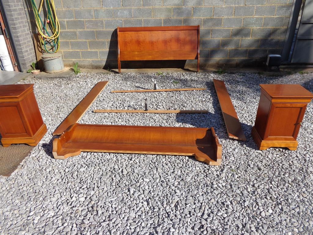 cadre de lit avec 2 tables de nuit, Maison & Meubles, Enlèvement, Utilisé, 200 cm, Bois