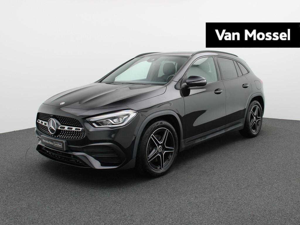 Mercedes-Benz GLA 180 AMG Line + NIGHTPAKKET + SENSOREN + CA, Auto's, Stof, Gebruikt, 4 cilinders, 136 pk