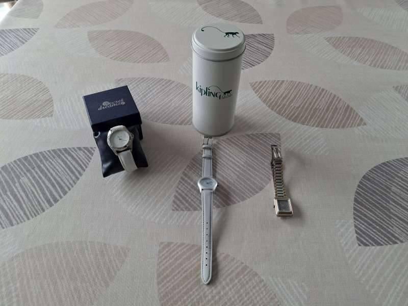 Drie dameshorloges, Handtassen en Accessoires, Horloges | Dames, Ophalen, Zo goed als nieuw, Polshorloge