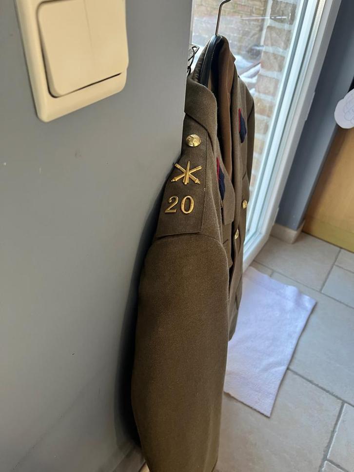 2 Costumes Armée Belge ., Collections, Objets militaires | Général, Armée de terre, Enlèvement