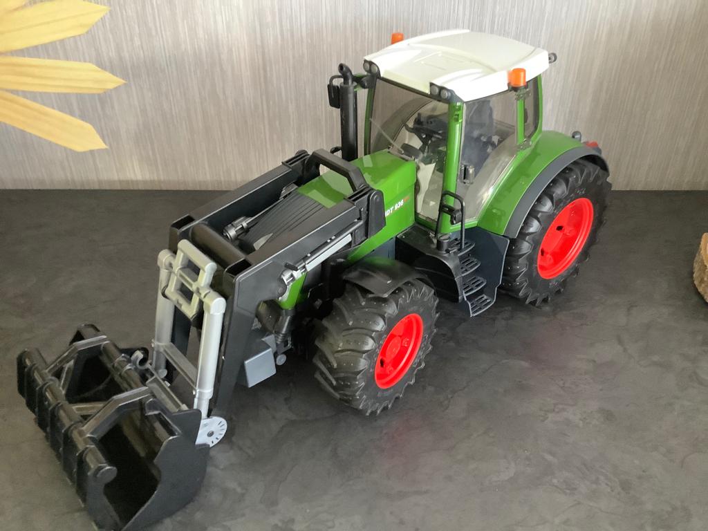 Grote plastic speelgoed tractor met grijper (20x44 cm), Kinderen en Baby's, Speelgoed |Speelgoedvoertuigen, Zo goed als nieuw