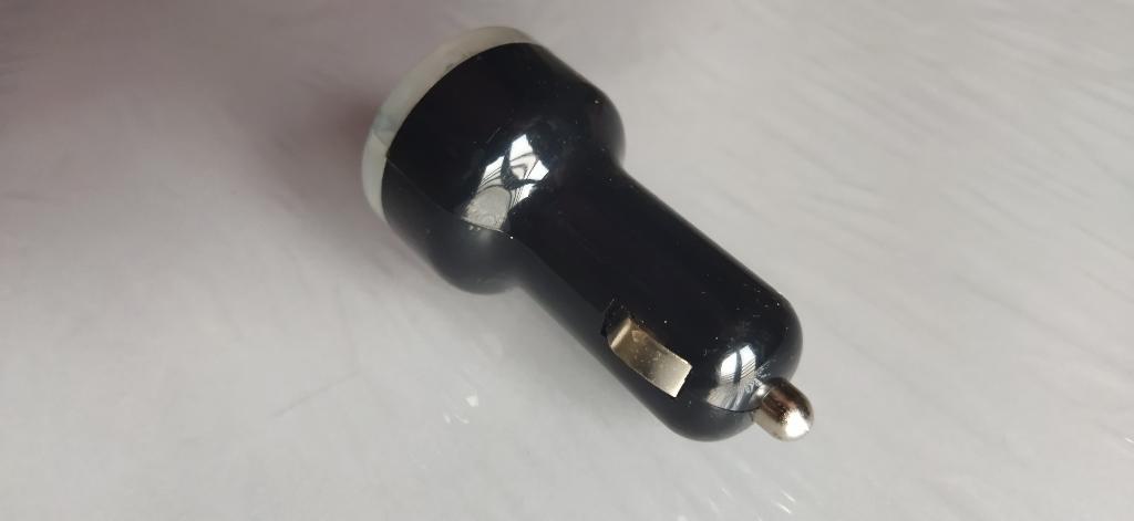 USB _ AUTO - Plug INN" < dubbel' (2) met verlichting, Auto diversen, Carkits, Zo goed als nieuw, Ophalen of Verzenden