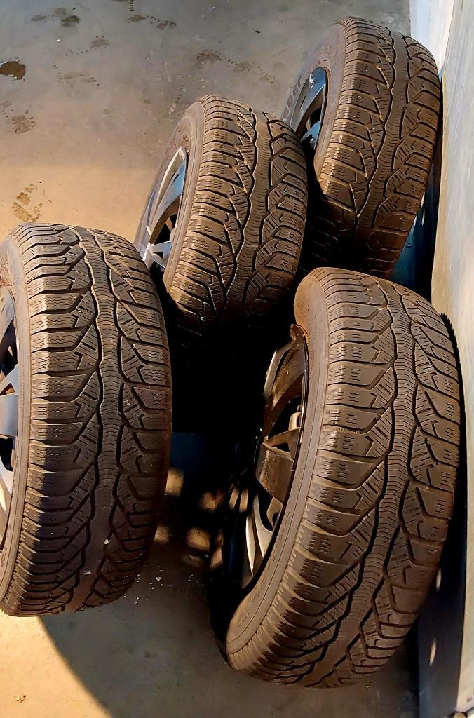 Jantes originales VW avec des pneus hiver 195/65-15, Autos : Pièces & Accessoires, Pneus & Jantes, Pneus et Jantes, Pneus hiver