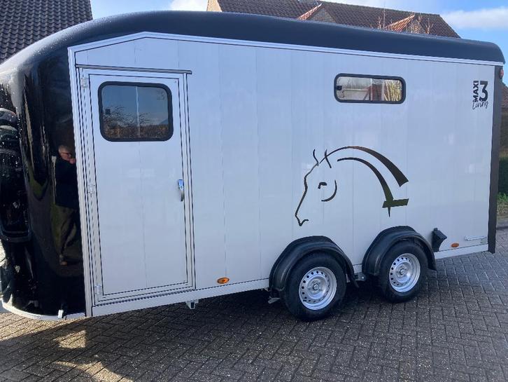 Nieuwe Maxi III Living, Dieren en Toebehoren, Paarden en Pony's | Trailers en Aanhangwagens, Nieuw, 3-paards trailer, Aluminium
