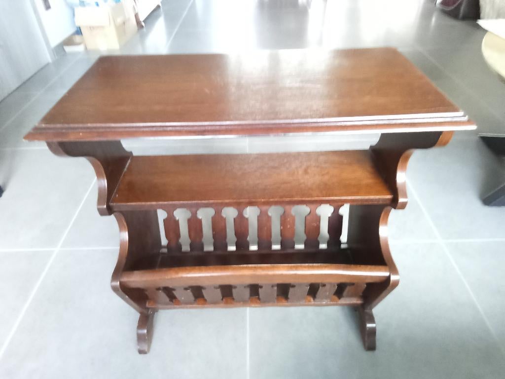 Très beau Porte -Journaux- revues.en bois massif., Enlèvement