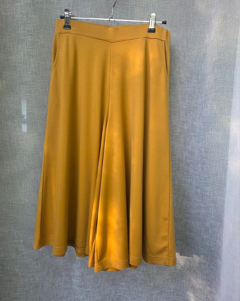 Stijlvolle culotte rok (rok-short) in mosterdkleur – maat S, Kleding | Dames, Rokken, Zo goed als nieuw, Maat 36 (S), Geel, Knielengte