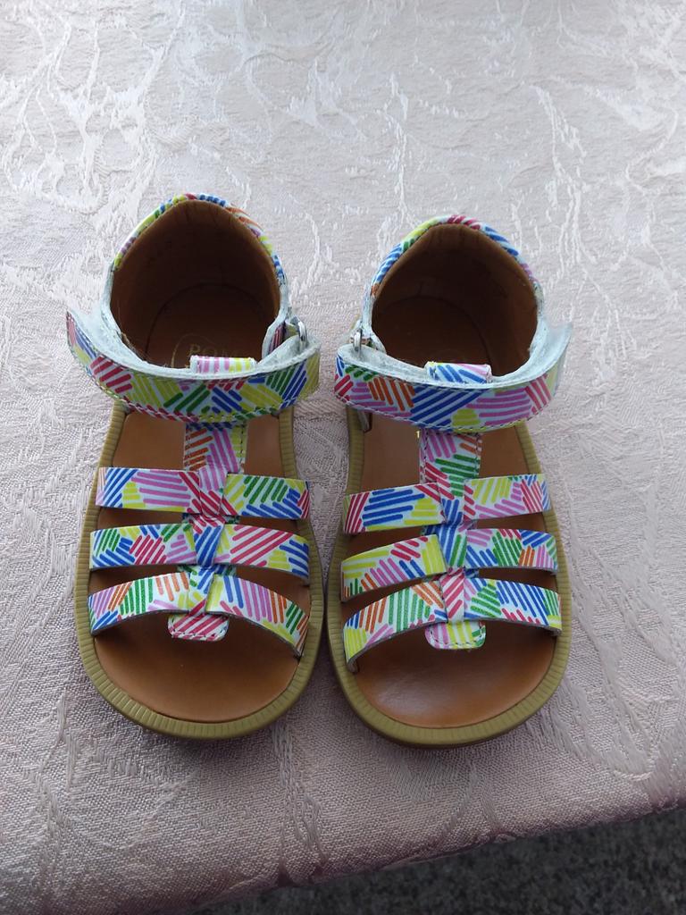 Kindersandalen  maat 22, Enfants & Bébés, Vêtements de bébé | Chaussures & Chaussettes, Enlèvement