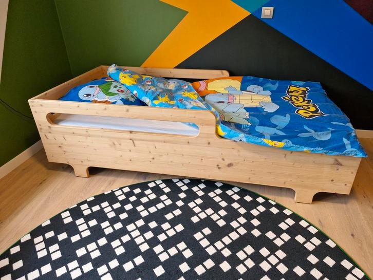 Bed, 1 persoon incl vele accessoires, Kinderen en Baby's, Kinderkamer | Bedden, Lattenbodem, Matras, Ophalen