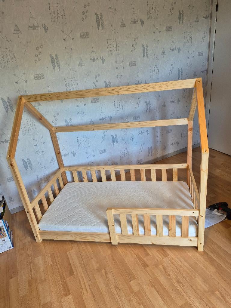 Peuterbedje + matras, Kinderen en Baby's, Kinderkamer | Bedden, Ophalen, Gebruikt, Matras