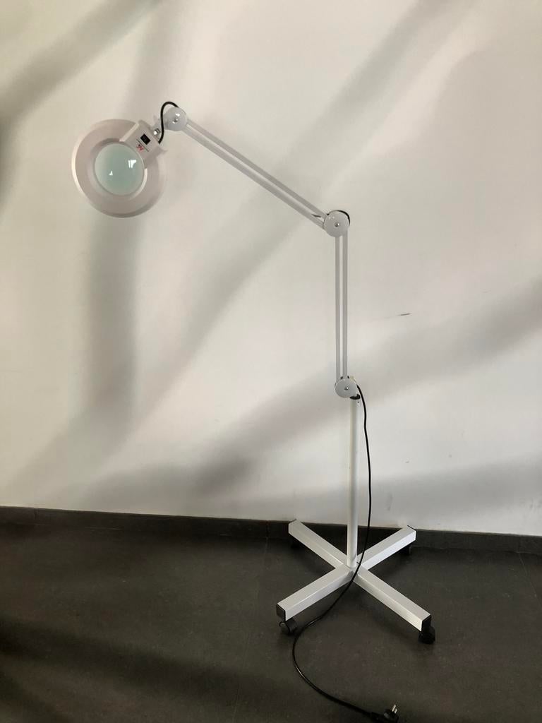 Loep , makeup , pedikuur, gelaatsverzorging, Ophalen, Zo goed als nieuw