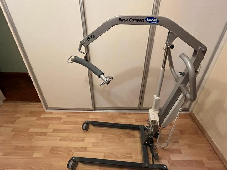 Electrische passieve tillift Invacare, Diversen, Verpleegmiddelen, Zo goed als nieuw, Ophalen