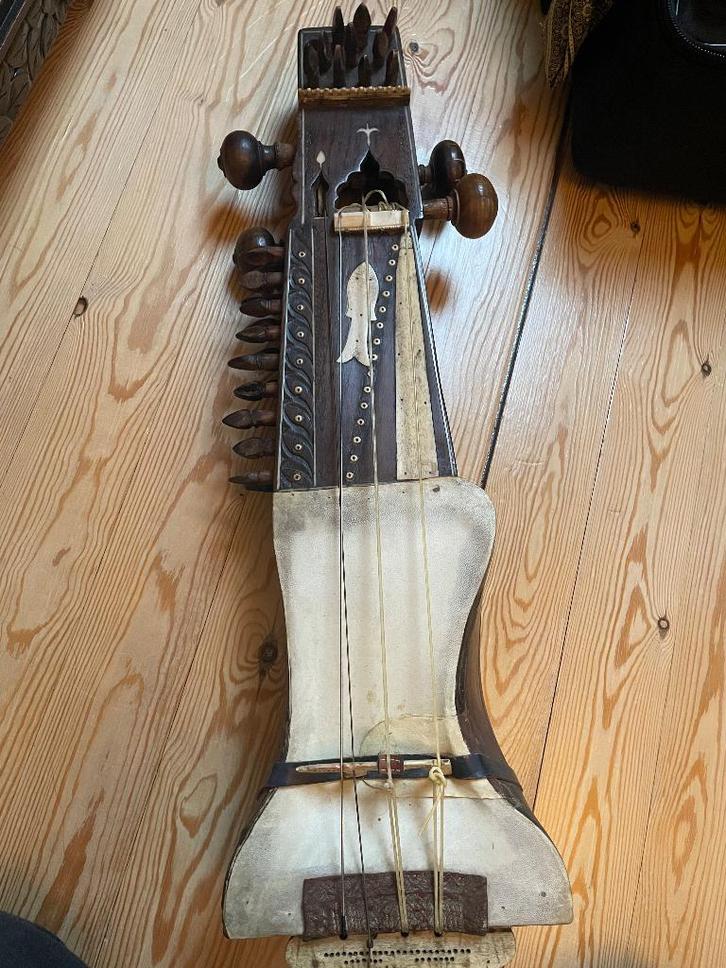 Oude sarangi (Indisch strijkinstrument), Muziek en Instrumenten, Strijkinstrumenten | Overige, Gebruikt, Ophalen
