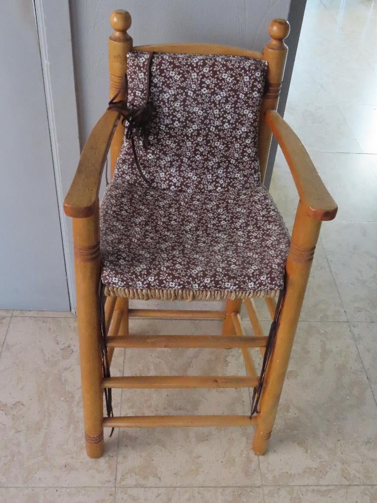 Houten kinderstoeltje - bijzetstoeltje, Kinderen en Baby's, Kinderstoelen, Ophalen, Gebruikt, Overige typen, Aanschuifbaar