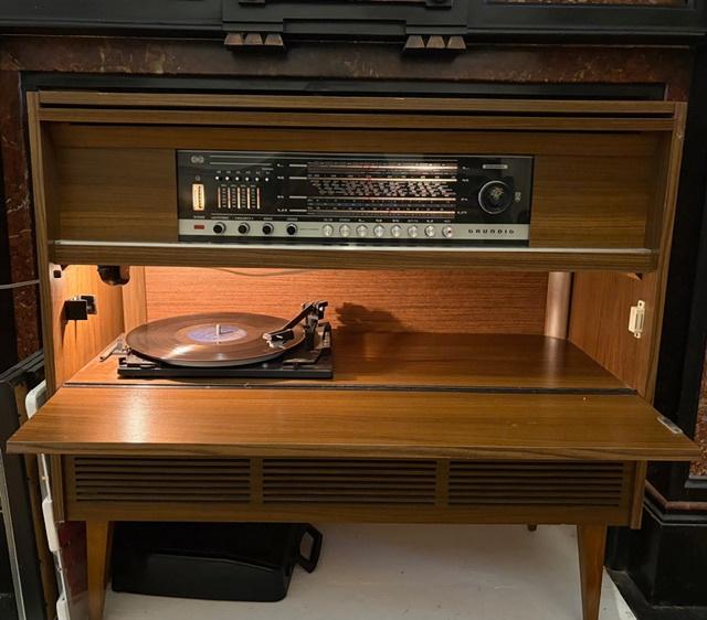 Grundig Senderwahl Radio met Platenspeler, Ophalen, Gebruikt, Radio