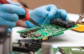 Cherche job - réparation électronique.
