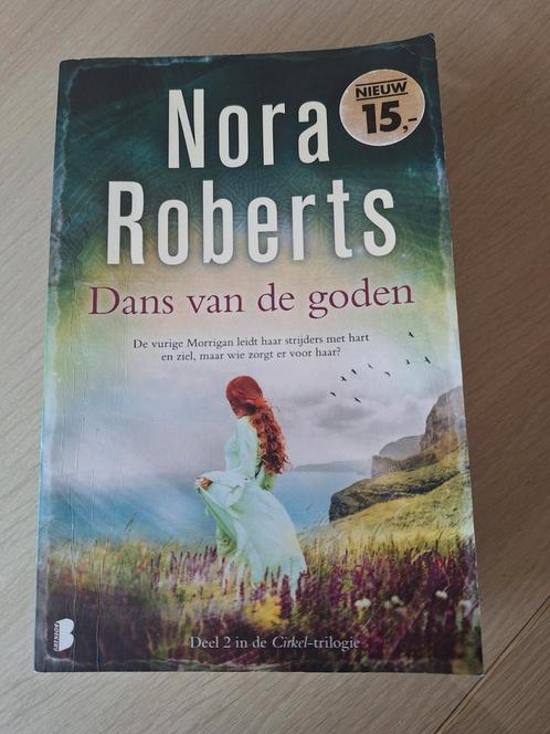 Nora Roberts - Dans van de goden, Livres, Littérature, Utilisé, Enlèvement ou Envoi