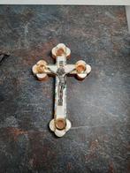 Crucifix uit olijfhout, parelmoer inleg, 4 relikwieën, Ophalen of Verzenden, Gebruikt
