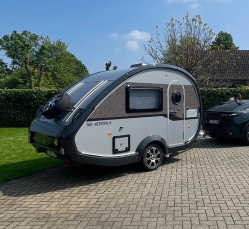 Caravan T@b 320 Metropolis - 11/2023 nieuwstaat!!!, Caravans en Kamperen, Caravans, Particulier, tot en met 2, 500 - 750 kg, Rondzit