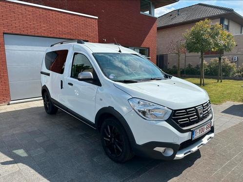 Dacia dokker TCe 130 GPF stepway 5 plaatsen, Auto's, Bestelwagens en Lichte vracht, Particulier, Dacia, Benzine, Euro 6, 5 deurs