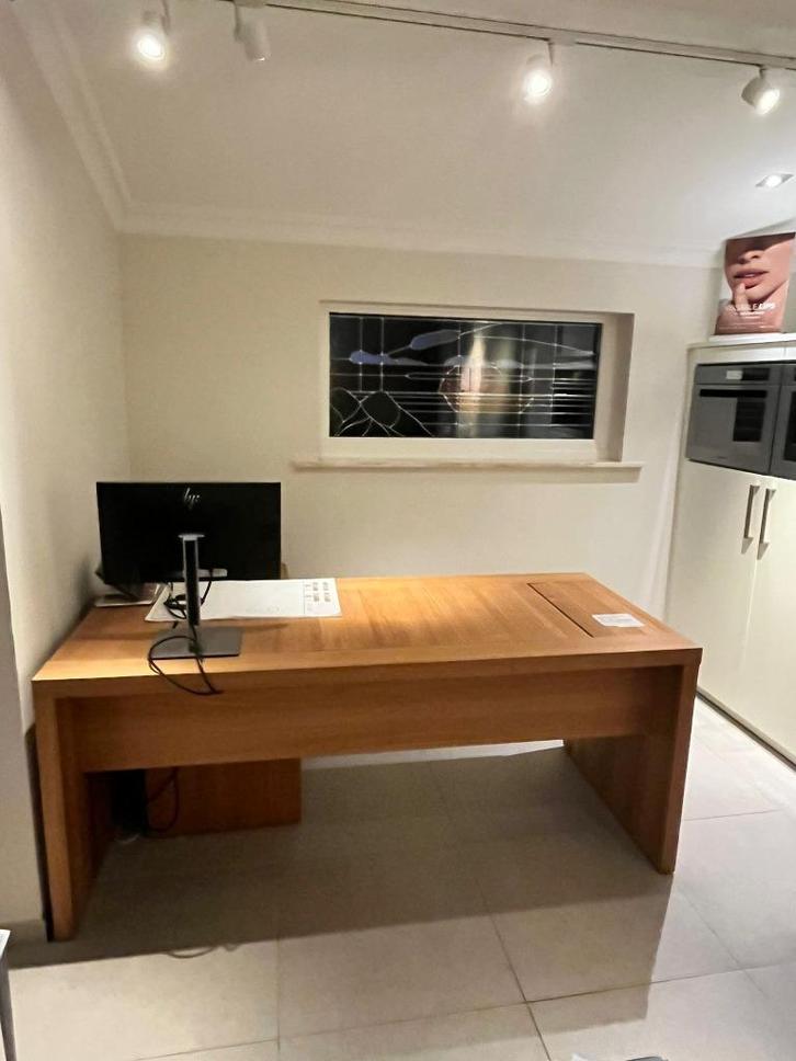 Bureau in teak te koop, Huis en Inrichting, Bureaus, Zo goed als nieuw, Bureau, Ophalen