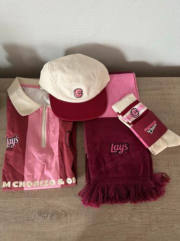 Baseballtruitje, sjaal, kousen en pet Lay’s beschikbaar voor biedingen