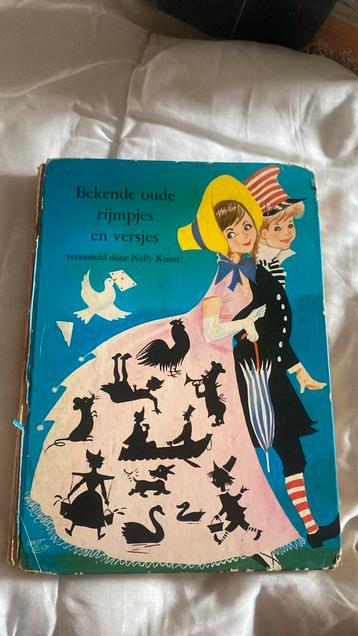 Ouwder wets boek beschikbaar voor biedingen