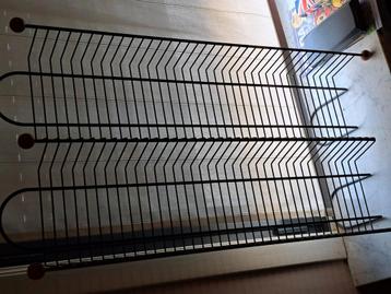 Dvd rek beschikbaar voor biedingen