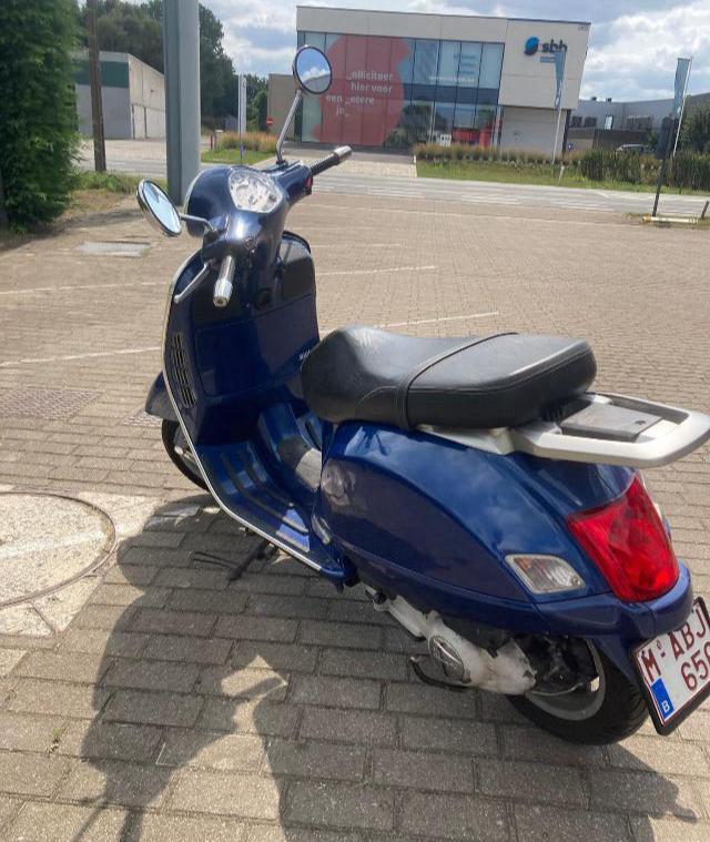Vespa   Winterprijsje, Motoren, Motoren | Piaggio, Particulier, Scooter, 1 cilinder, Sportuitlaat, Ophalen