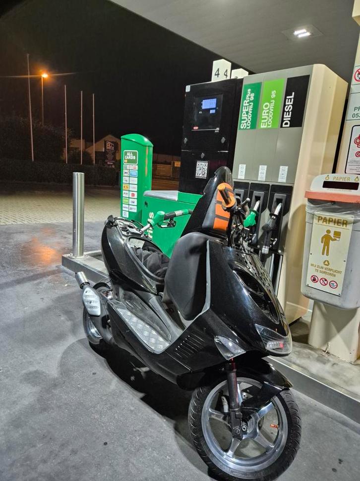 Aprilia sr 50 a klasse, Vélos & Vélomoteurs, Pièces de cyclomoteur | Général, Enlèvement