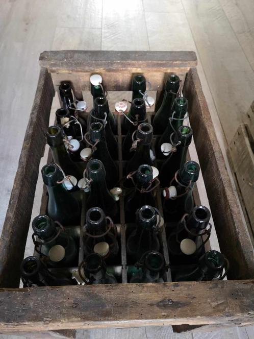 Oude bierbak met bierflesjes, Verzamelen, Biermerken, Gebruikt, Flesje(s), Ophalen