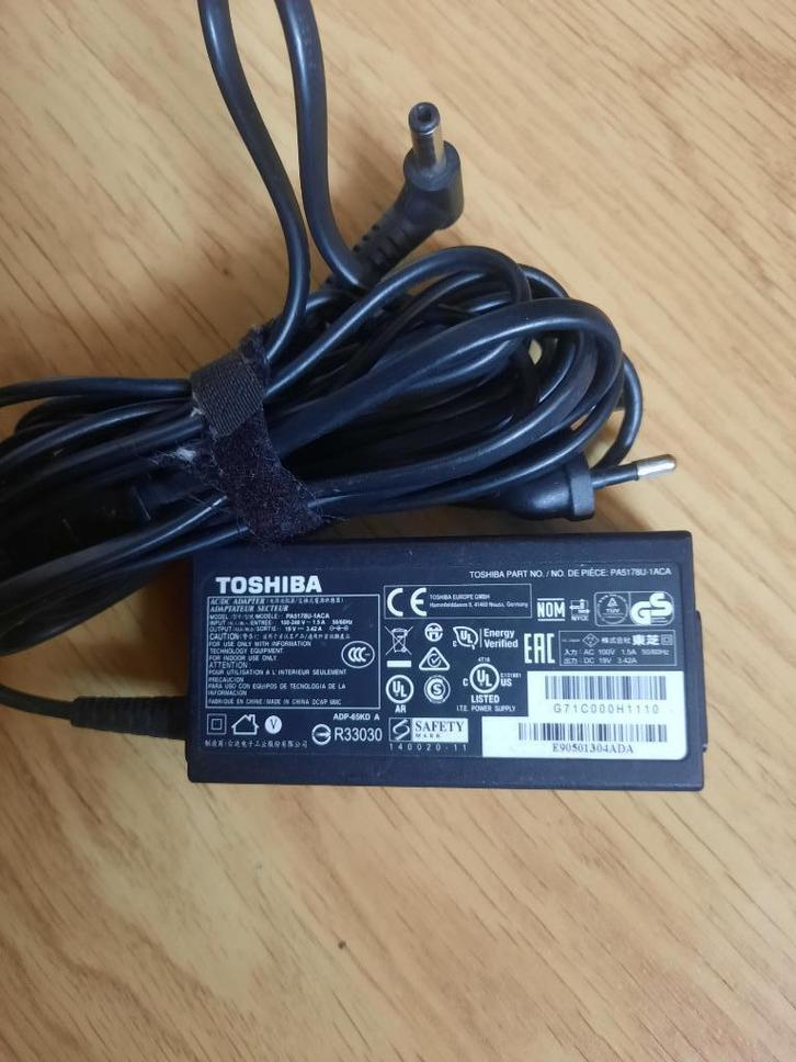 Toshiba 65w oplader, Computers en Software, Laptop-opladers, Gebruikt, Ophalen of Verzenden