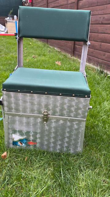 Vintage Aluminum Fishing Tackle Box Seat - Multi-functional beschikbaar voor biedingen