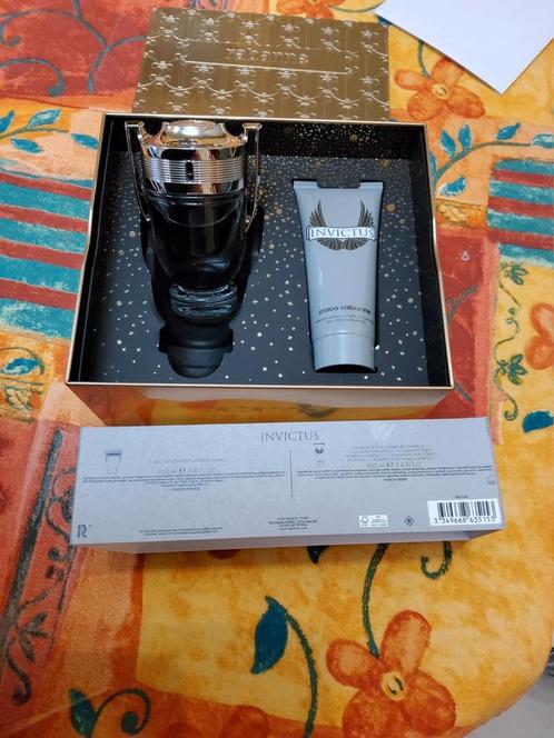 Invictus geschenkset, Handtassen en Accessoires, Uiterlijk | Parfum, Zo goed als nieuw, Ophalen