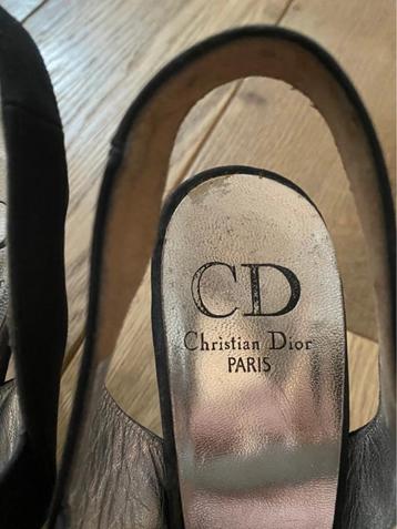 Zwarte pumps van Christian Dior Paris met „diamanten” detail beschikbaar voor biedingen
