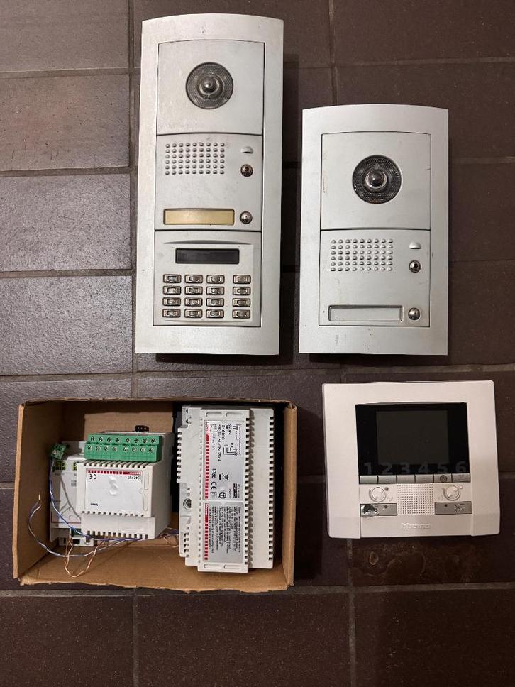 Btcino Videofoon / Deurbel Set, Huis en Inrichting, Deurbellen, Gebruikt, Bedraad, Ingebouwde camera, Terugspreekfunctie, Ophalen