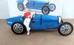 1:18 CMC Bugatti T35 bright blue mit Frau Rennfahrerin Figur, Ophalen of Verzenden, Nieuw, Auto, Overige merken