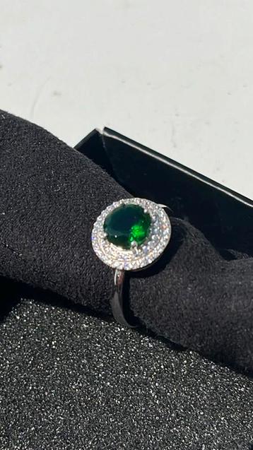 Halo ring green stone beauty