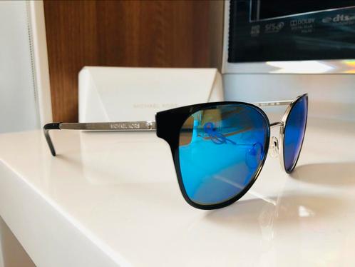 Michael Kors zonnebril met toebehoren, Handtassen en Accessoires, Zonnebrillen en Brillen | Dames, Nieuw, Zonnebril, Overige merken