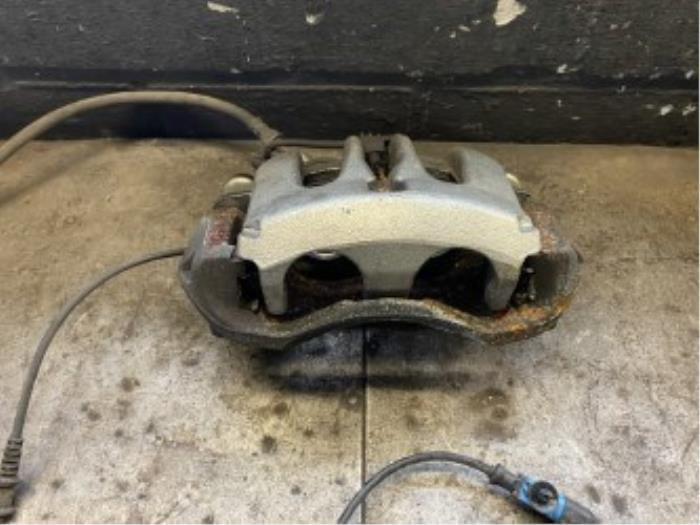 Remklauw (Tang) links-voor van een Mercedes Sprinter, Auto-onderdelen, Remmen en Aandrijving, Mercedes-Benz, Gebruikt, 3 maanden garantie