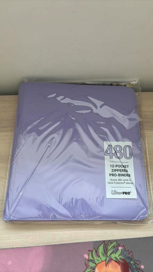 Ultra PRO Zippered 12 Pocket Pro Binder Vivid Purple / Lila, Hobby en Vrije tijd, Verzamelkaartspellen | Pokémon, Ophalen of Verzenden