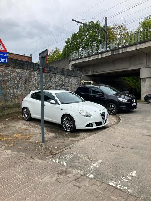 Alfa romeo giuletta, Auto's, Alfa Romeo, Particulier, Giulietta, Benzine, 5 deurs, Handgeschakeld, Wit, Zwart, Stof, Voorwielaandrijving