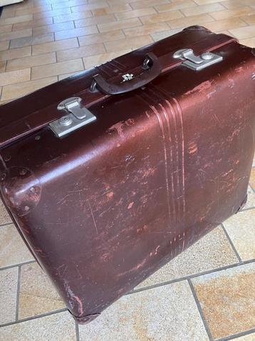 Vintage reiskoffer beschikbaar voor biedingen