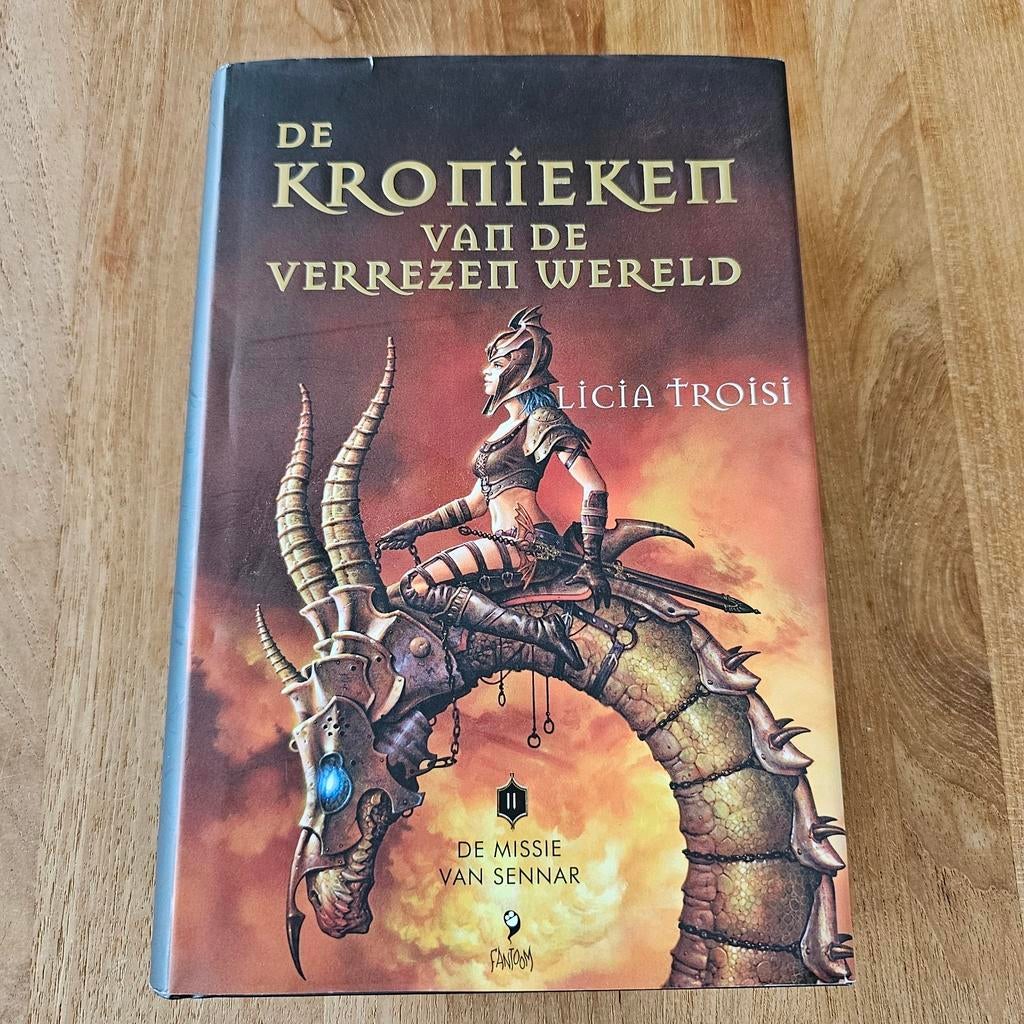 Licia Troisi - De missie van de Sennar - Hardcover met kaft, Boeken, Fantasy, Zo goed als nieuw, Ophalen of Verzenden