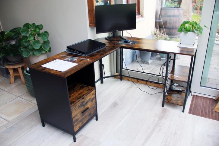 Bureau / computertafel, Huis en Inrichting, Overige Huis en Inrichting, Zo goed als nieuw, Ophalen